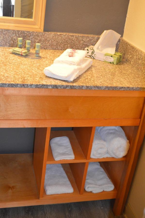 גרנברי Lake View Inn מראה חיצוני תמונה