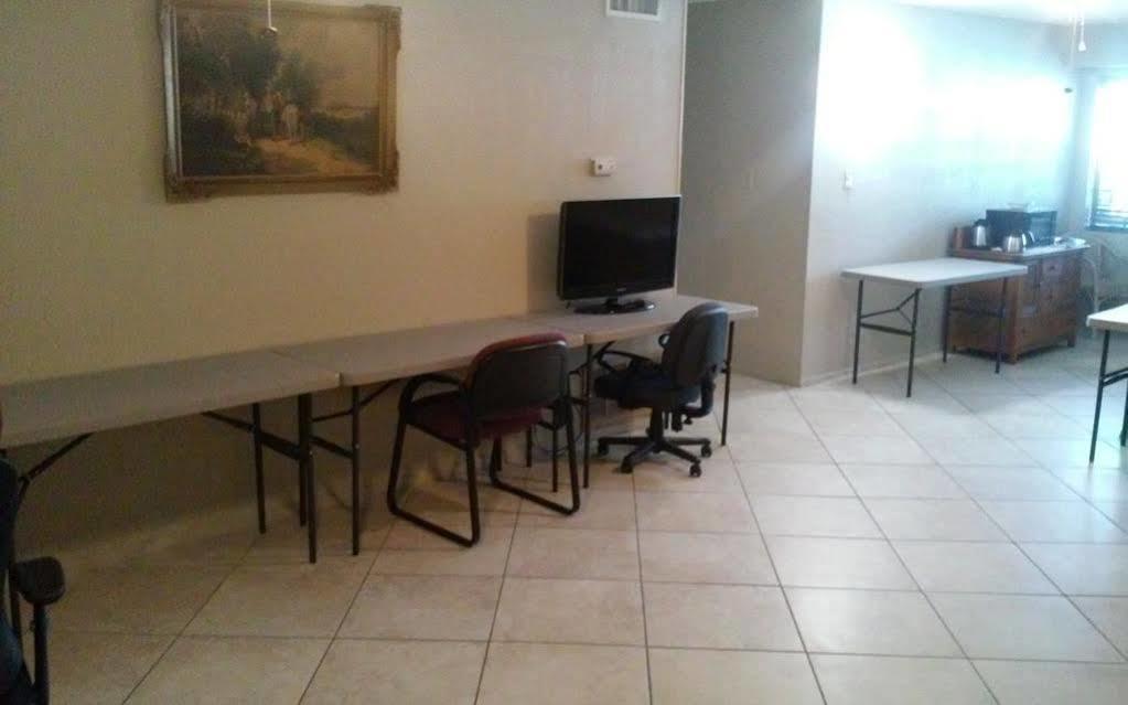 גרנברי Lake View Inn מראה חיצוני תמונה