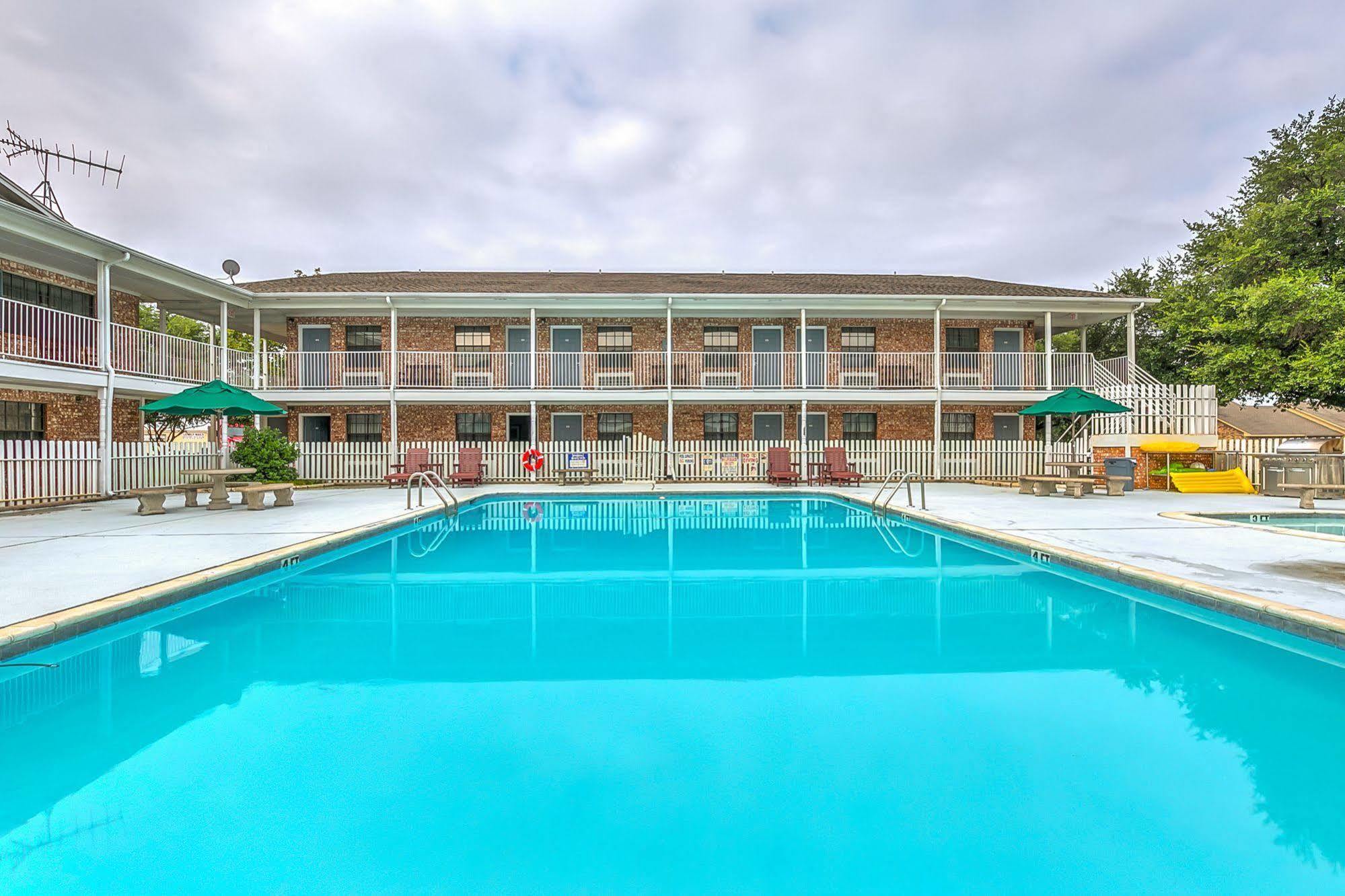 גרנברי Lake View Inn מראה חיצוני תמונה